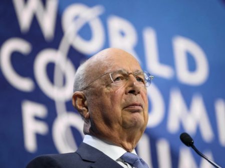 Le fondateur du World Economic Forum (WEF), Klaus Schwab, se retrouve dans la tourmente après des révélations explosives transmises au Wall Street Journal.
