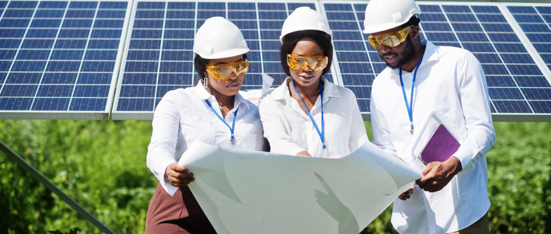 Le Global Solar Council anticipe une accélération fulgurante vers 33 GW d'ici 2029, sextupler la capacité actuelle en centrales solaires. Cette montée en puissance dessine un horizon où l'Afrique pourrait enfin concrétiser l'Objectif de Développement Durable n°7 : garantir à chacun l'accès à une énergie propre et abordable.