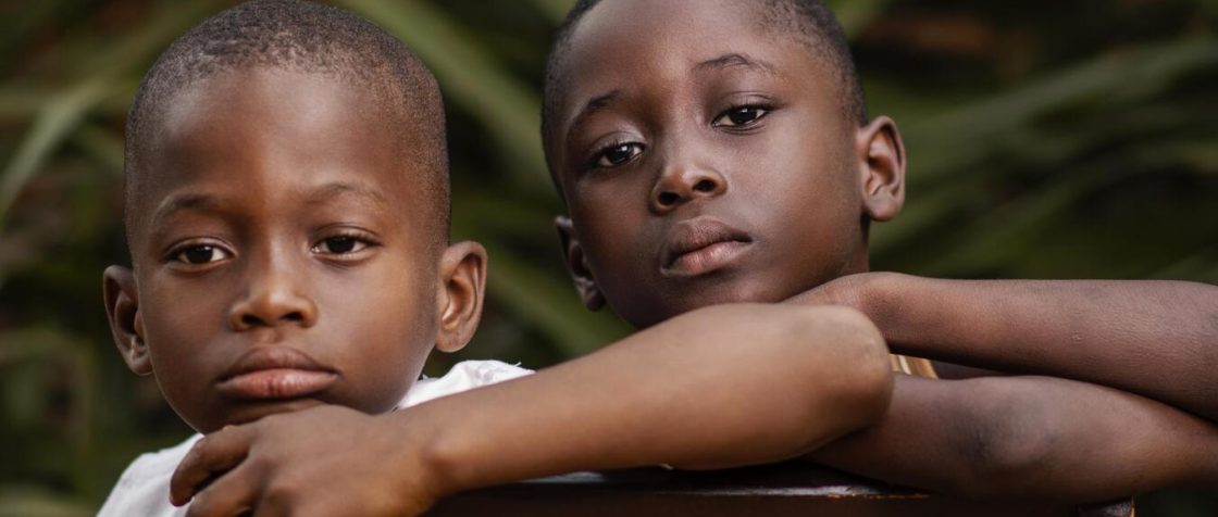 Le dernier rapport annuel du Secrétaire général des Nations Unies sur les enfants et les conflits armés dresse un constat alarmant pour 2024. Cinq territoires se distinguent tragiquement par l'ampleur des violations graves commises contre les mineurs.