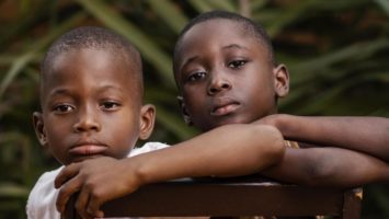 Le dernier rapport annuel du Secrétaire général des Nations Unies sur les enfants et les conflits armés dresse un constat alarmant pour 2024. Cinq territoires se distinguent tragiquement par l'ampleur des violations graves commises contre les mineurs.