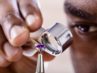 Pour l'Afrique, continent qui tire une part substantielle de ses revenus miniers des diamants naturels, l'enjeu dépasse le simple cadre économique. Les pays producteurs du continent s'engagent à verser 1% de ses recettes diamantaires annuelles pour alimenter une campagne marketing mondiale d'envergure et sensibiliser aux vertus des diamants naturels.