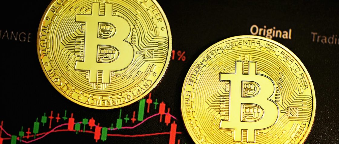 Une défaillance technique a transformé une modeste campagne promotionnelle en distribution de 2000 bitcoins par bénéficiaire. Au total, 620 000 bitcoins valant 40 milliards de dollars ont atterri dans les portefeuilles de 695 clients, les catapultant instantanément au rang de multimillionnaires. Photo: Kanchanara