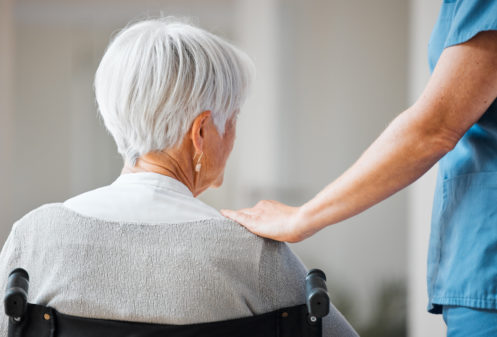 Les cerveaux de personnes atteintes d'Alzheimer présentent des taux de lithium significativement réduits. En réintroduisant du lithium dans l'alimentation, même chez des souris âgées avec une forme avancée de la maladie, les chercheurs ont restauré les fonctions mémorielles perdues.