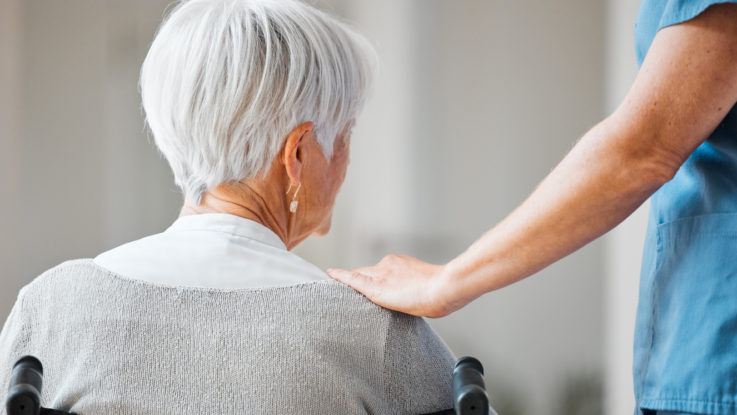 Les cerveaux de personnes atteintes d'Alzheimer présentent des taux de lithium significativement réduits. En réintroduisant du lithium dans l'alimentation, même chez des souris âgées avec une forme avancée de la maladie, les chercheurs ont restauré les fonctions mémorielles perdues.